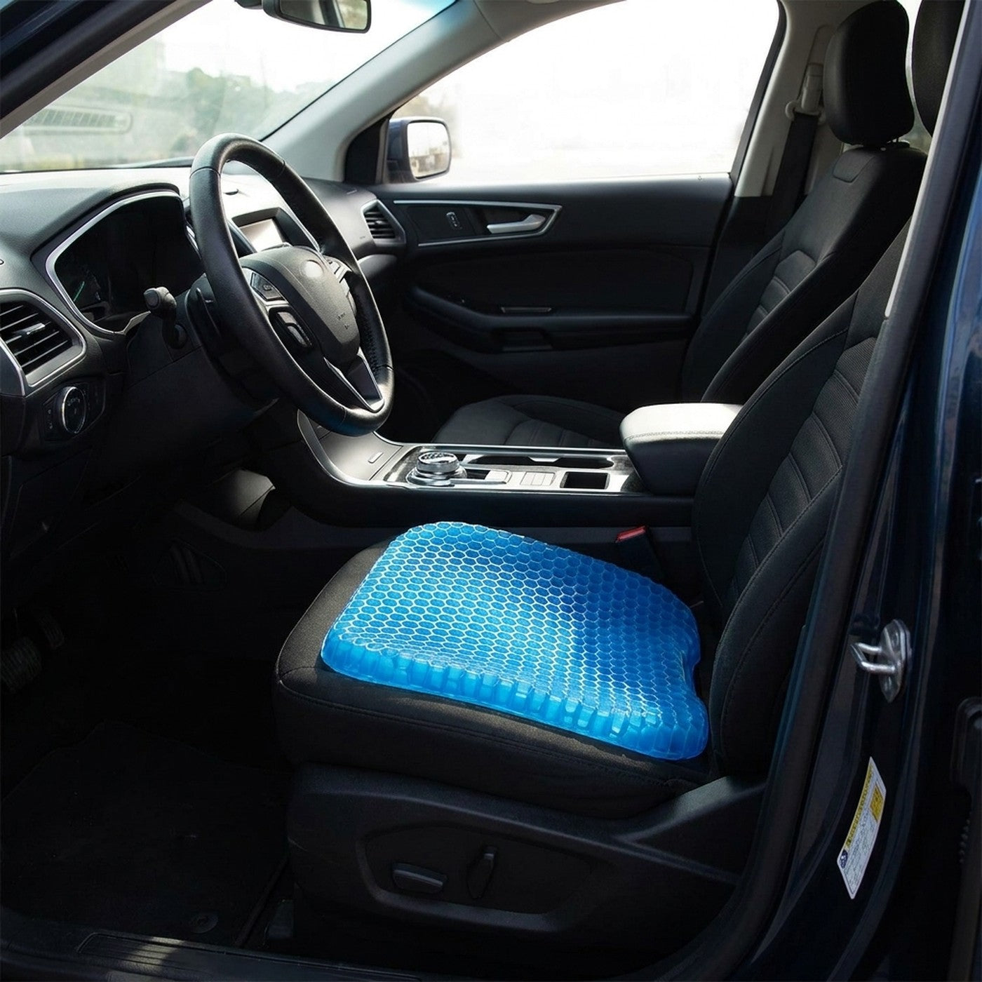 El cojin de gel puesto en el asiento del auto