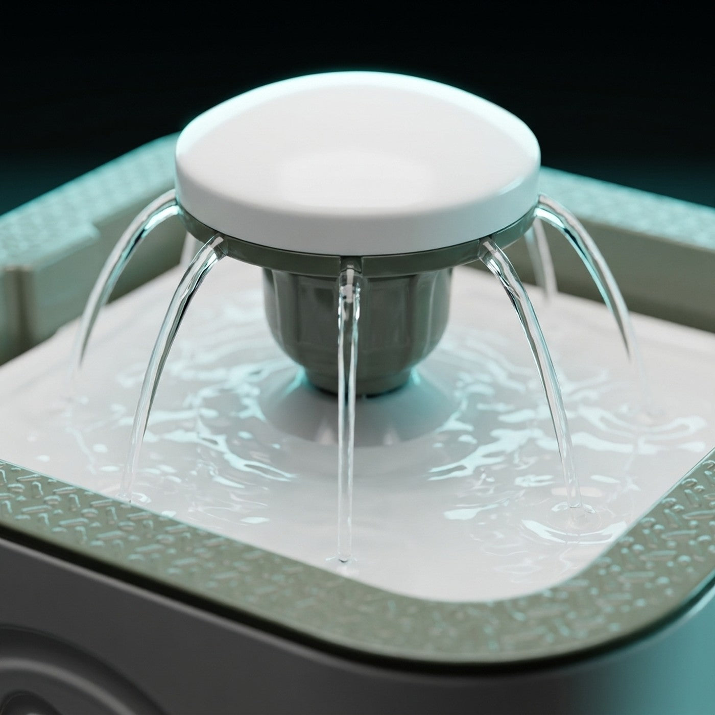 Detalle del agua fluyendo en la fuente HydroPet Fresh