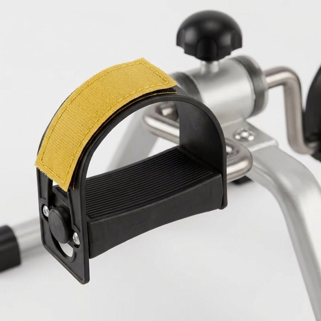 Detalle pedal MOVIT con correa de velcro ajustable y resistencia 8 niveles