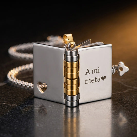 Collar libro de la vida abierto, grabado A mi nieta
