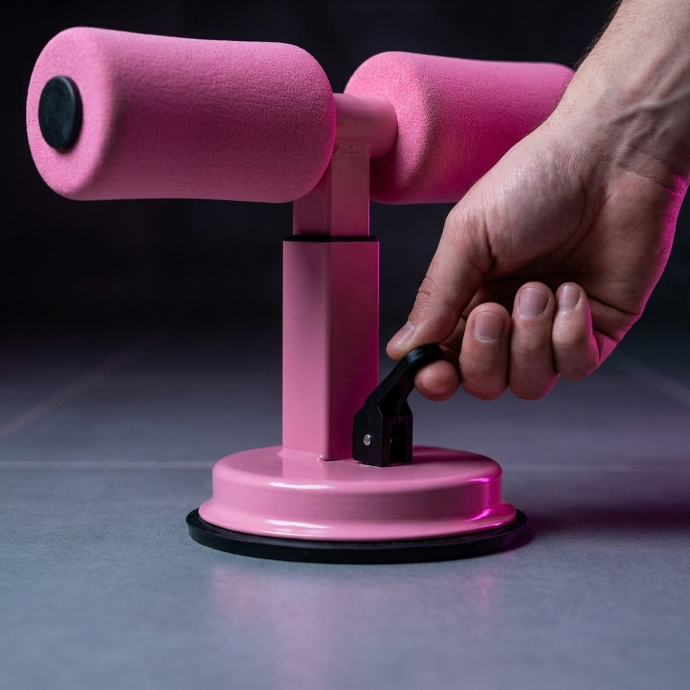 Palanca de la ventosa del soporte ABFIT fijandose al piso