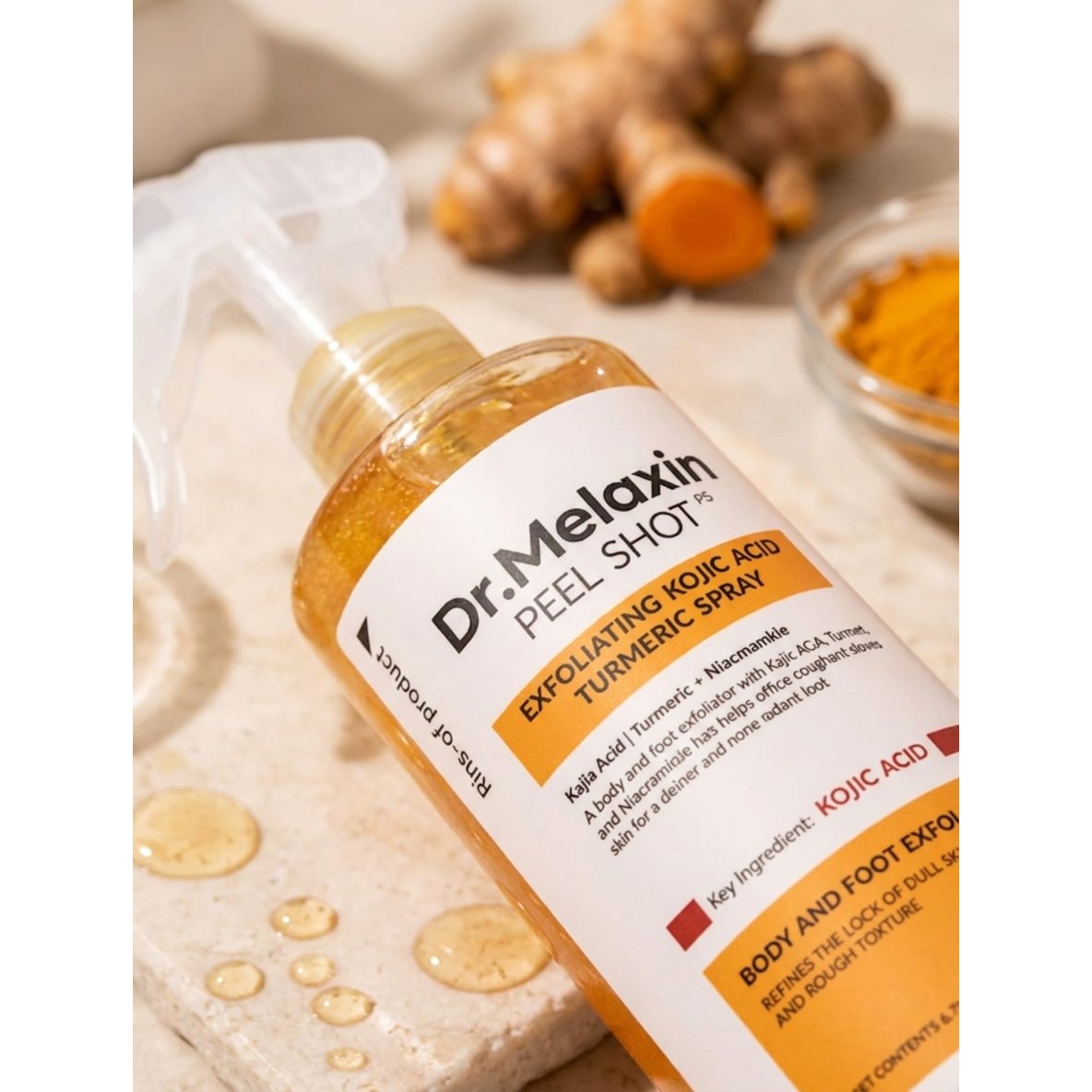 Macro Dr. Melaxin — label KOJIC ACID TURMERIC SPRAY con fórmula ámbar dorada